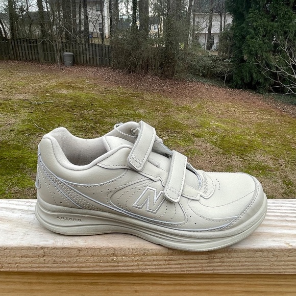 NWT- NEW BALANCE 577 WOMENS WALKING SHOES Size 7.5 - Picture 4 of 16